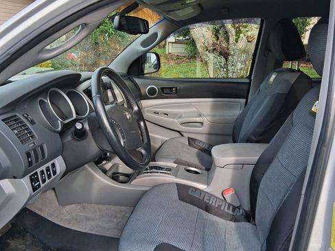 Used 2009 Toyota Tacoma PreRunner image 15