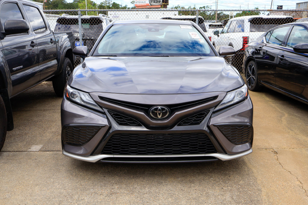 Used 2024 Toyota Camry XSE FWD image 3