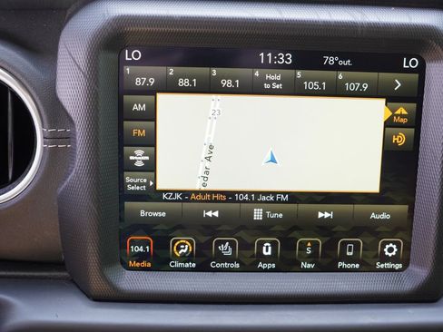Used 2022 Jeep Gladiator Overland w/ Popular Equipment Package AWD/4WD image 27