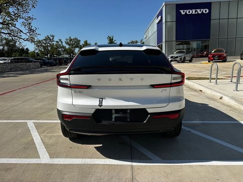 Used 2024 Volvo C40 Recharge Core w/ Climate Package image 4