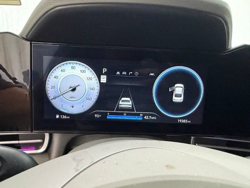 Used 2025 Hyundai Elantra SEL FWD image 16