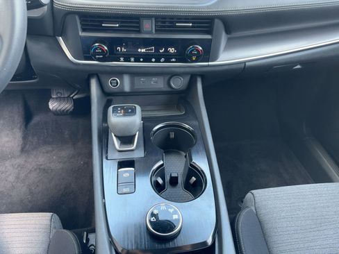 Used 2023 Nissan Rogue SV image 24