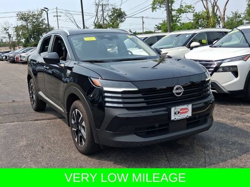 Used 2026 Nissan Kicks SV w/ SV Premium Package AWD/4WD image 1