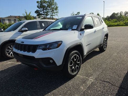 Used 2024 Jeep Compass Trailhawk AWD/4WD image 1