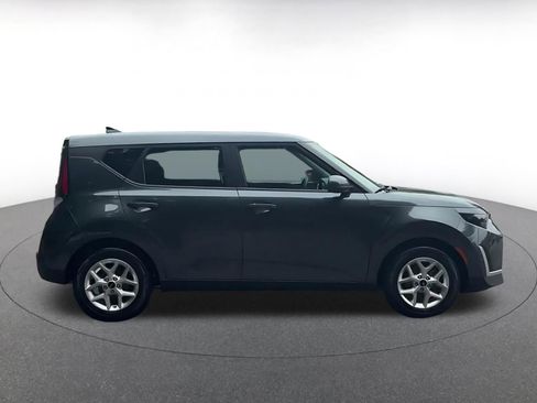 Used 2025 Kia Soul LX w/ LX Technology Package FWD image 16