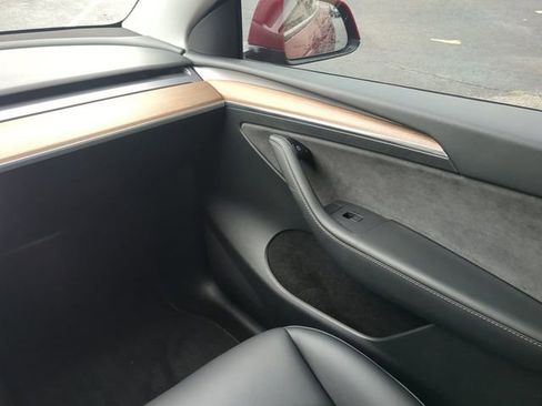 Used 2023 Tesla Model Y Performance AWD/4WD image 19