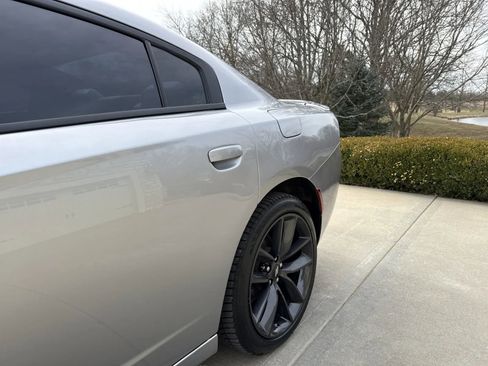 Used 2015 Dodge Charger SE w/ Sport Appearance Group image 8