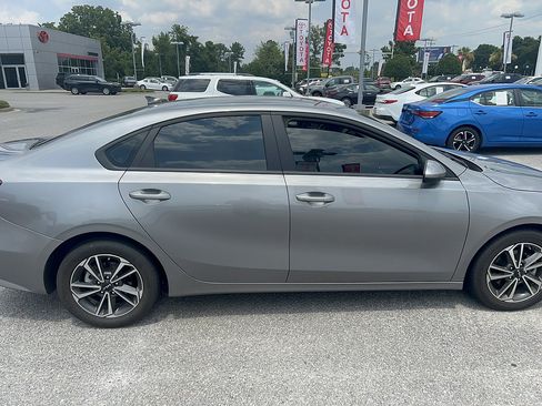 Used 2024 Kia Forte LXS FWD image 4