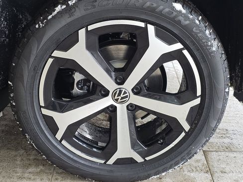 New 2026 Volkswagen Tiguan SE image 8