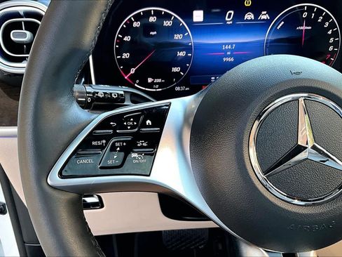 Used 2025 Mercedes-Benz GLC 350e 4MATIC image 24