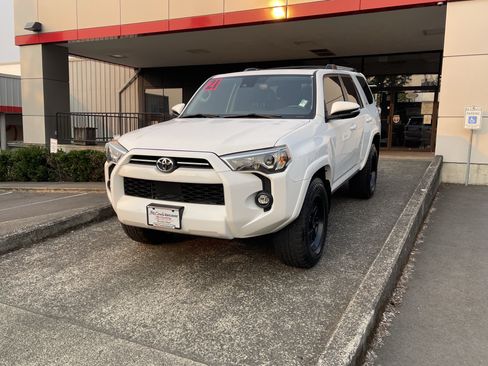 Certified 2021 Toyota 4Runner SR5 Premium w/ Moonroof Package AWD/4WD image 3