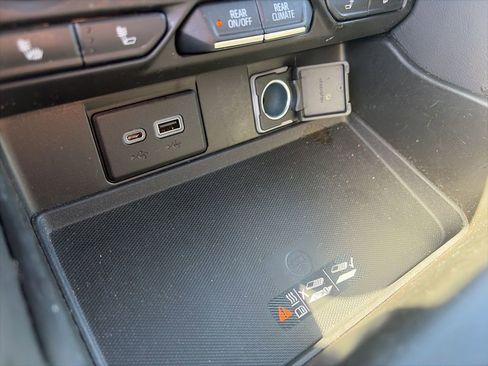 Used 2022 Chevrolet Suburban Z71 image 18