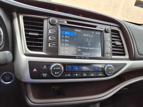 Used 2018 Toyota Highlander XLE image 25