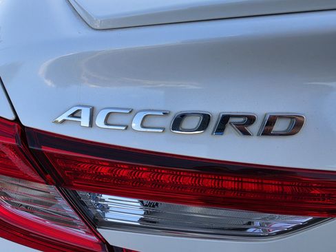 Used 2019 Honda Accord Sport image 10