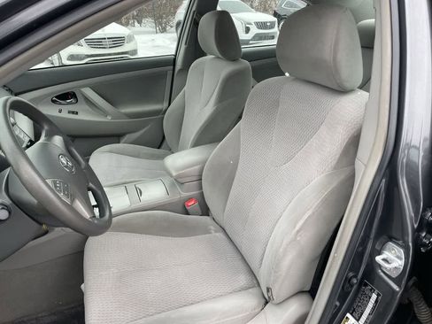 Used 2010 Toyota Camry LE image 12