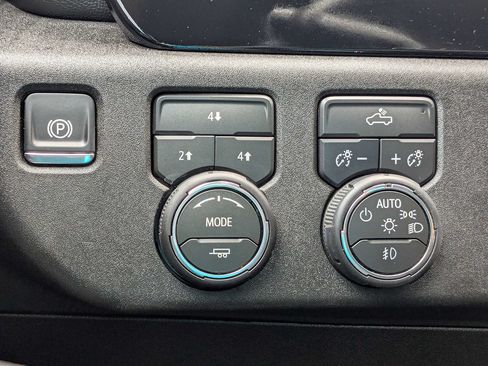 Used 2025 Chevrolet Silverado 2500 LT w/ Convenience Package AWD/4WD image 24