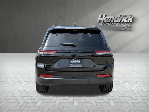 Used 2023 Jeep Grand Cherokee Limited w/ Luxury Tech Group II AWD/4WD image 8