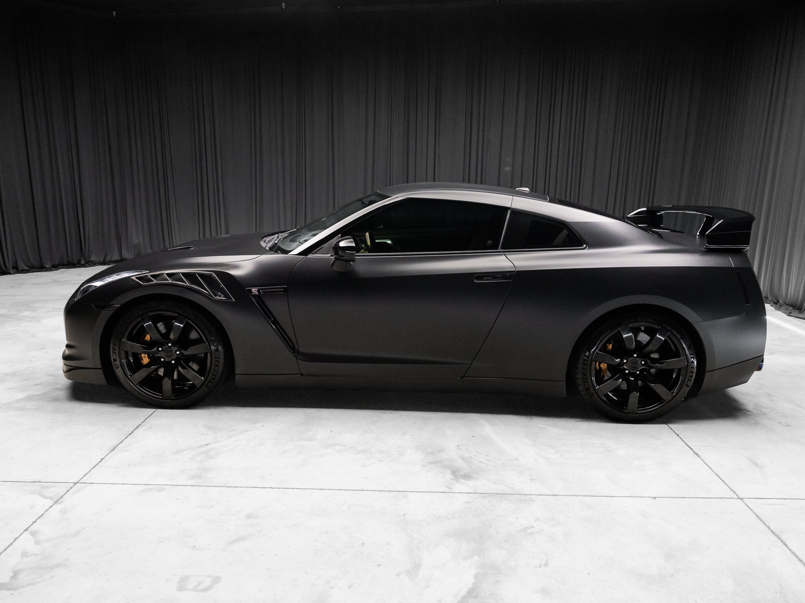 Used 2009 Nissan GT-R Premium AWD/4WD image 13