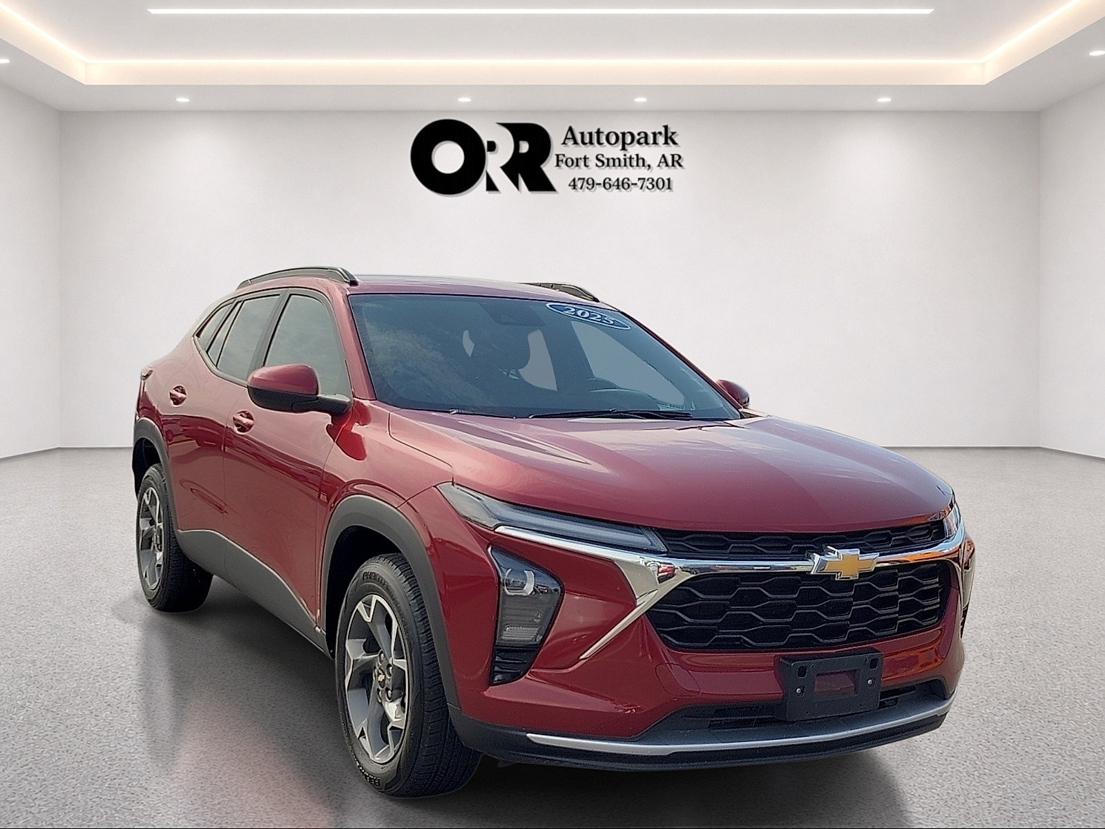 Used 2025 Chevrolet Trax LT FWD image 1
