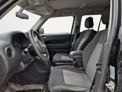 Used 2017 Jeep Patriot Sport w/ Power Value Group AWD/4WD image 11