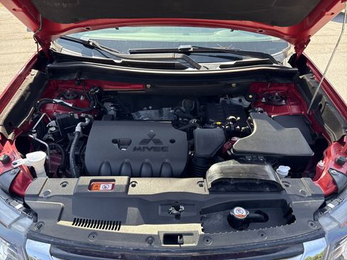 Used 2018 Mitsubishi Outlander ES image 25