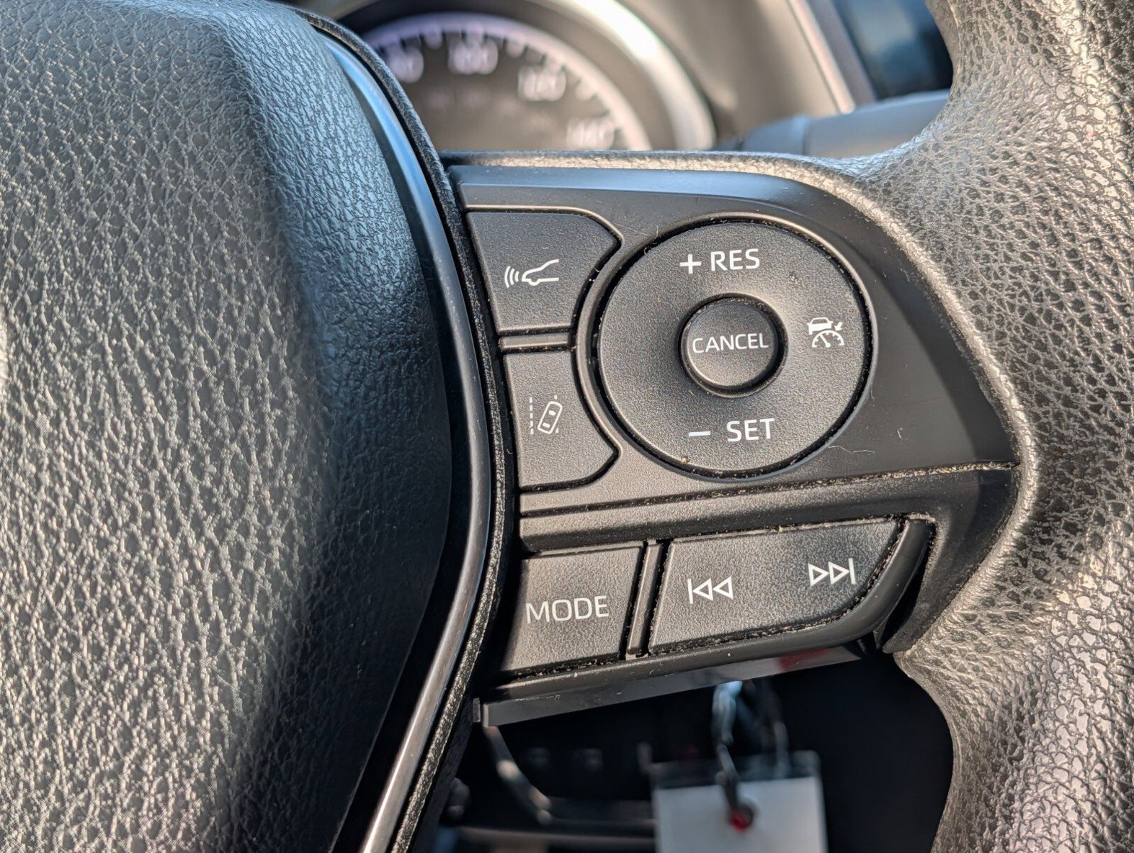 Used 2018 Toyota Camry LE FWD image 29