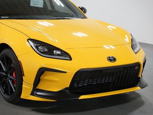 New 2026 Toyota GR86 YUZU Limited image 4