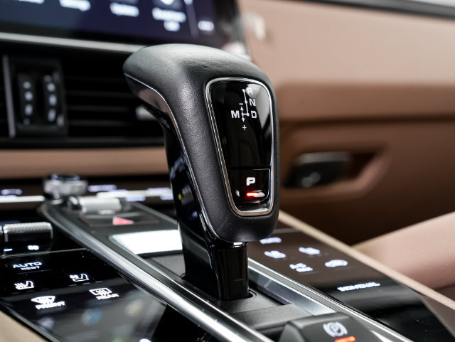 Certified 2023 Porsche Cayenne Platinum Edition AWD/4WD image 23