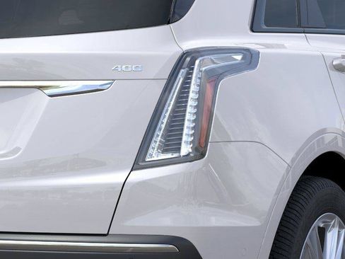 New 2026 Cadillac XT5 Sportv w/ LPO, Floor Liner Package AWD/4WD image 11