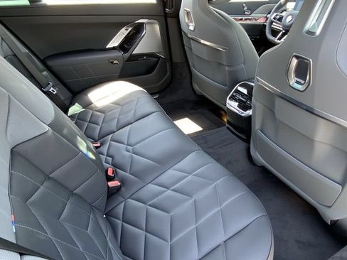 Used 2025 BMW 740i w/ Premium Package RWD image 14