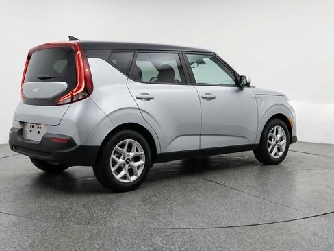 Used 2025 Kia Soul LX w/ LX Technology Package image 9