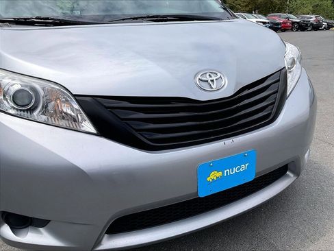 Used 2017 Toyota Sienna L FWD image 30