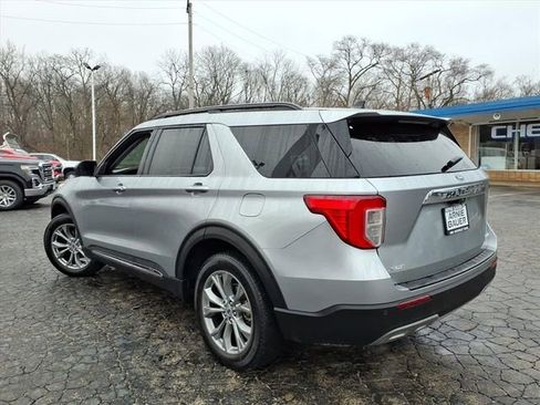 Used 2022 Ford Explorer XLT w/ Equipment Group 202A image 10