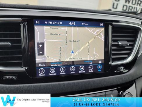 Used 2019 Chrysler Pacifica Touring-L w/ S Appearance Package image 18