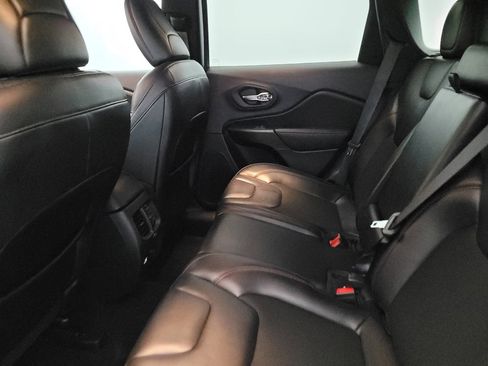 Used 2021 Jeep Cherokee Trailhawk w/ Sun, Sound & Nav Group AWD/4WD image 18