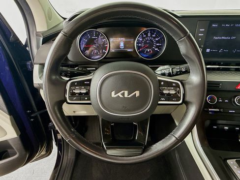 Used 2024 Kia Carnival LX image 11