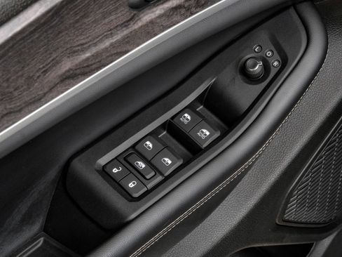 Used 2023 Jeep Grand Cherokee L Limited AWD/4WD image 48