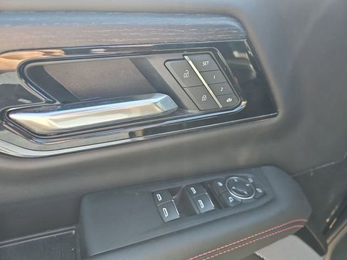 Used 2025 GMC Yukon XL AT4 Ultimate image 23