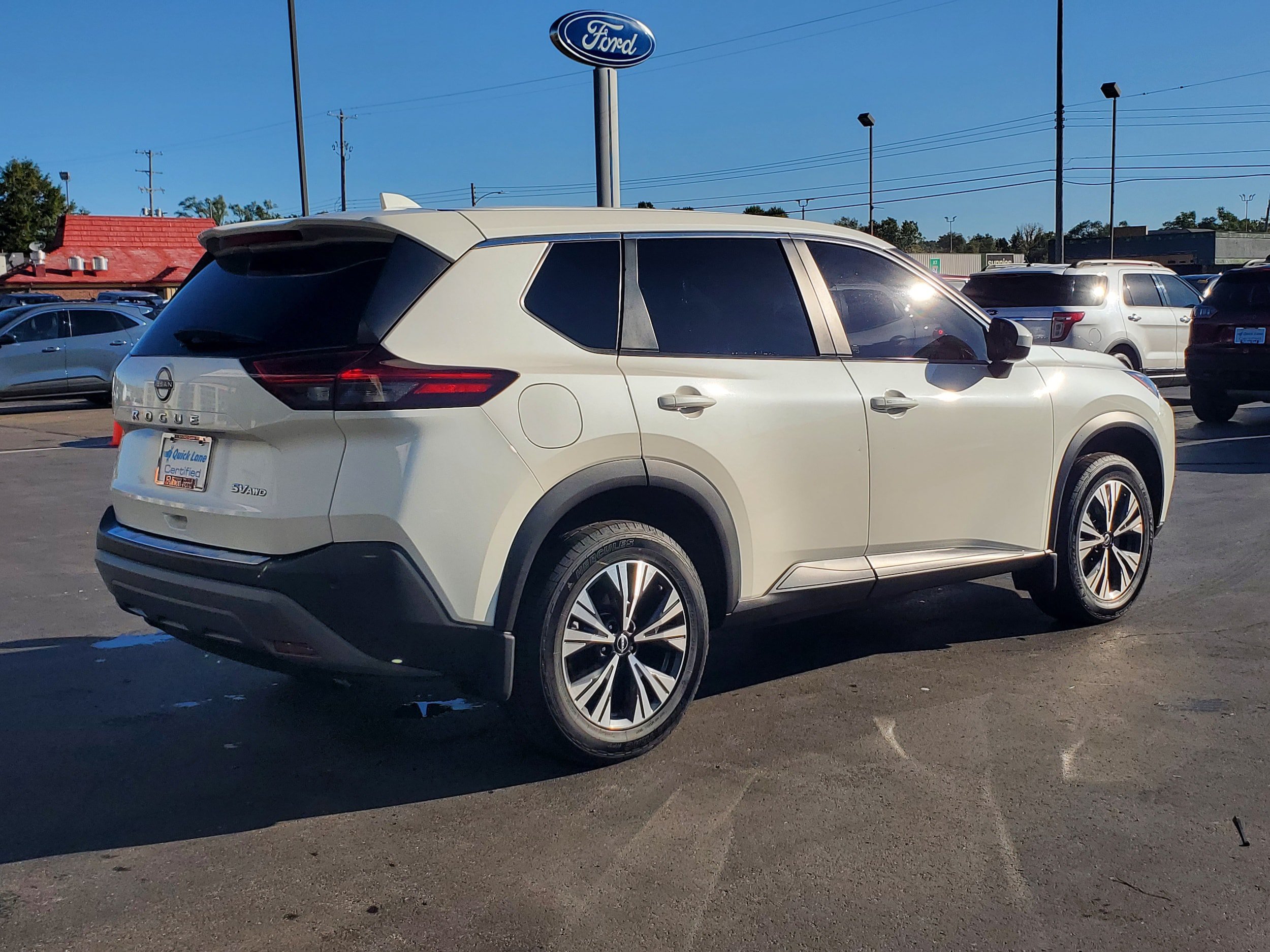 Used 2023 Nissan Rogue SV AWD/4WD image 4