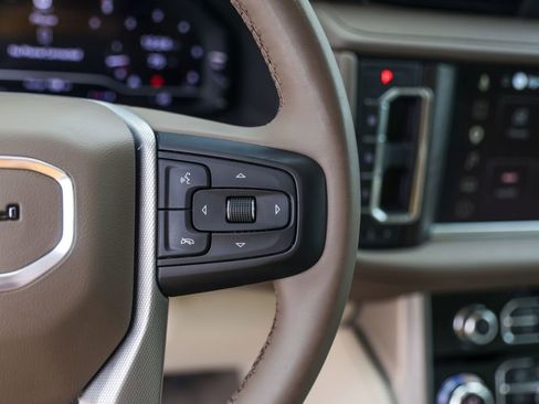 Used 2023 GMC Yukon Denali RWD image 16