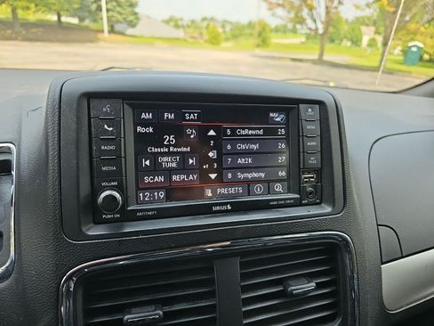 Used 2019 Dodge Grand Caravan GT FWD image 19