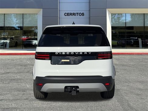 New 2025 Land Rover Discovery S image 6