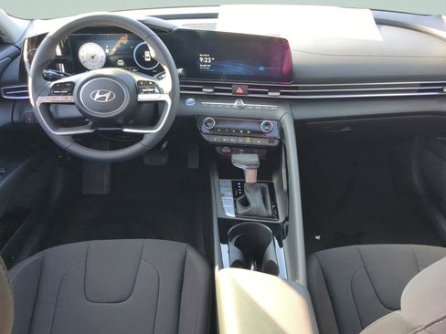 New 2025 Hyundai Elantra SEL FWD image 11