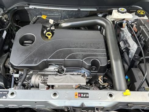 Used 2023 Chevrolet Equinox Premier FWD image 36