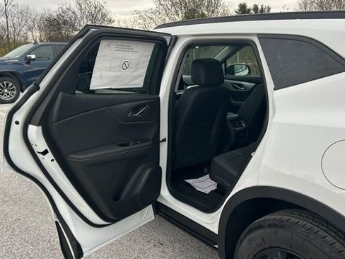 New 2025 Chevrolet Blazer LT w/ Midnight/Sport Edition image 31