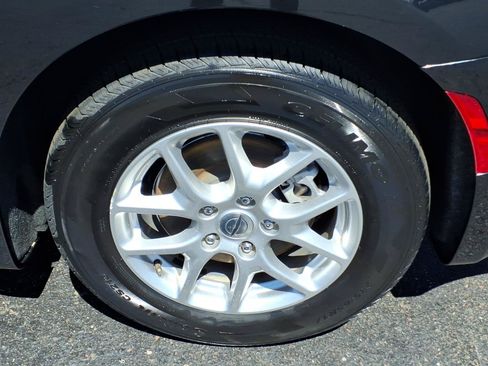 Used 2024 Chrysler Pacifica Touring-L FWD image 21