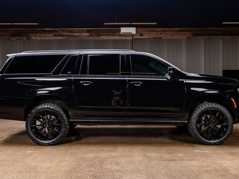 Used 2026 Cadillac Escalade ESV Sport w/ LPO, ONYX Package image 11