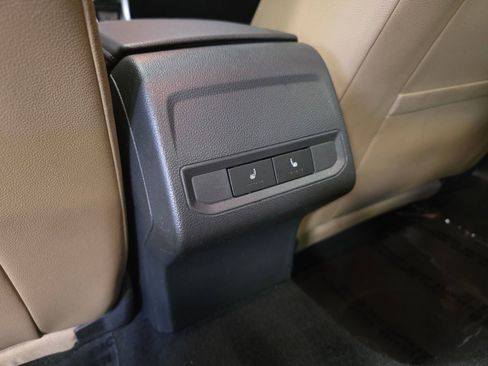 Used 2019 Volkswagen Jetta SE w/ Cold Weather Package FWD image 27