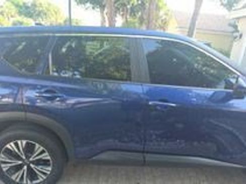 Used 2023 Nissan Rogue SV FWD image 4