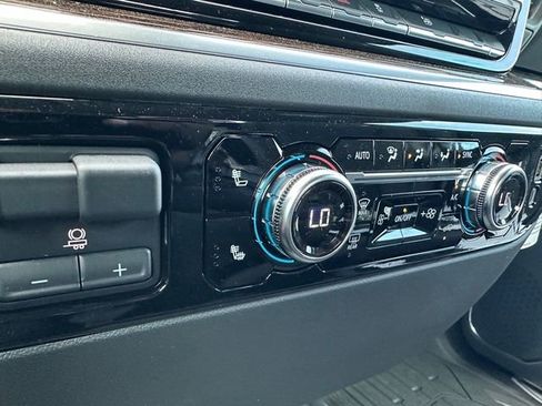 New 2025 GMC Sierra 1500 Elevation image 33